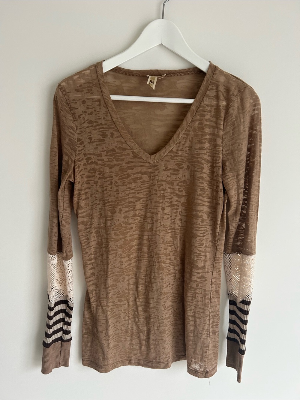 BKE Women's Brown Y2K Cowgirl Fitted V-Neck Long Sleeve Top  Size M